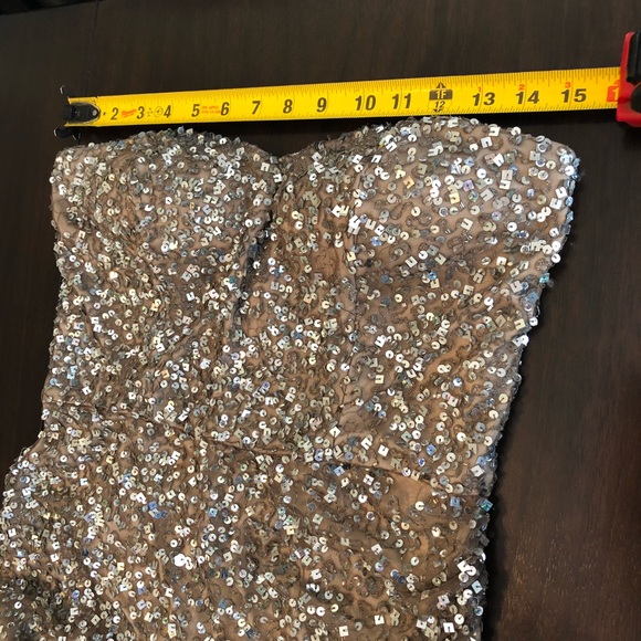 Beautiful ball, prom or formal gown - Picture 5 of 8